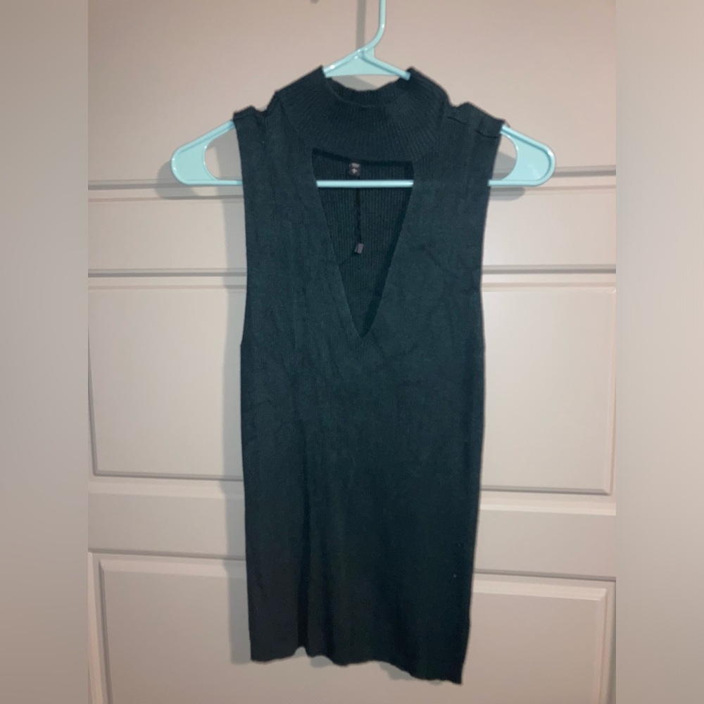 Sleeveless cut out knit top